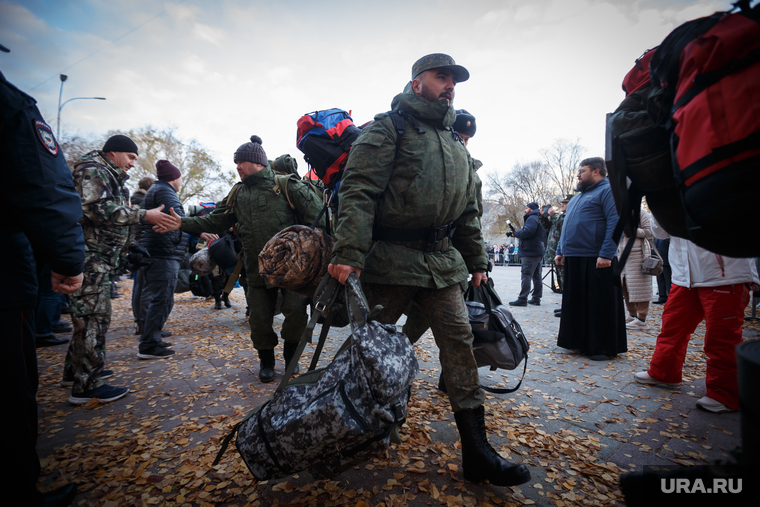 Отправка добровольцев по мобилизации. Магнитогорск, добровольцы, мобилизация, резервисты, сво, барс
