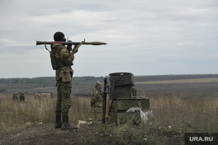 Мобилизованные резервисты на полигоне в Донецкой области. ДНР, гранатомет, армия, военные, солдаты, оружие, стрельбище, рпг, стрелки, военные сборы, пехота, полигон, резервисты, мобилизованные, ручной гранатомет, огневая подготовка, пехотинцы