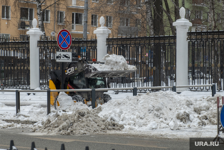 Уборка снега в городе. Пермь, уборка снега, снегоуборочная техника