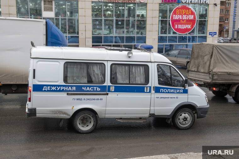 Ложное минирование ТЦ Эспланада. Пермь, дежурная часть, происшествие, 02, автомобиль полиции, ложное минирование, авто дежурной части