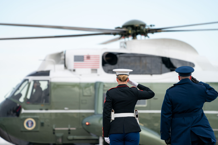 Клипарт The White House, вертолет, военные, отдать честь, флаг сша, армия сша, американская армия
