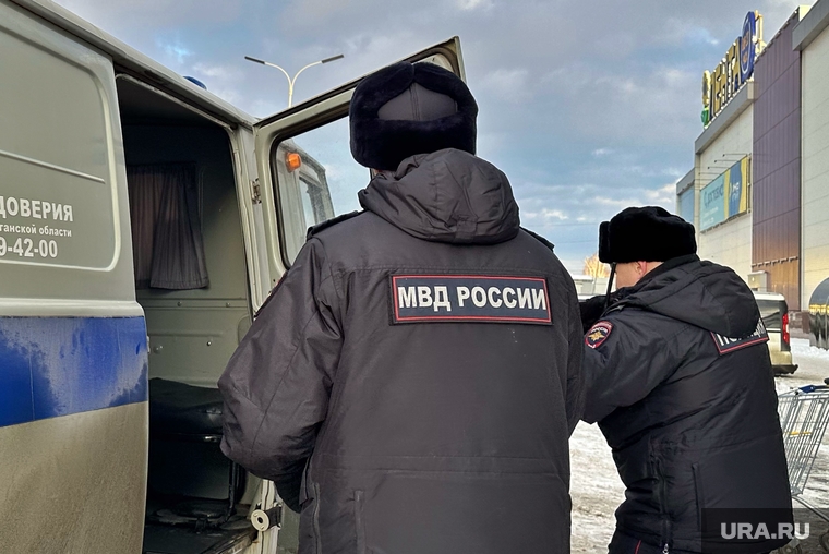 Несколько молодых курганцев задержали для выяснения личности