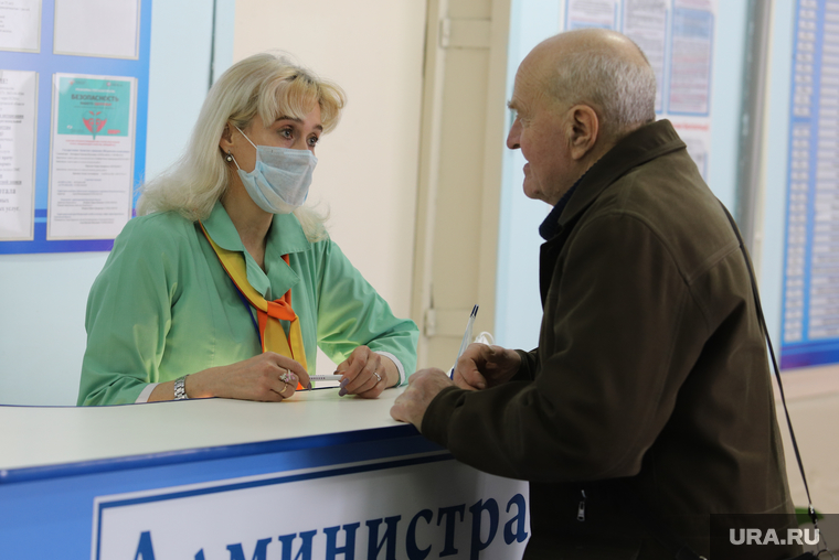 Визит врио губернатора Курганской области Шумкова Вадима в Шадринск, регистратура, администратор, больница