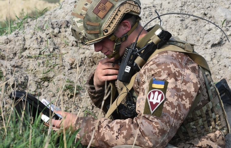 Вооруженные силы Украины. stock, рация, связист, всу, украинские военные,  stock