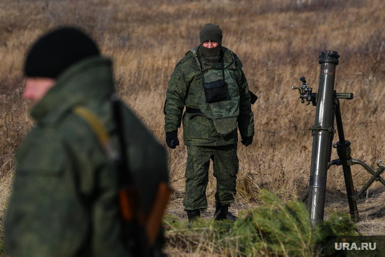 Тренировочные стрельбы мобилизованных с Центрального военного округа на полигоне Еланский. Свердловская область, минометный расчет, 120мм возимый миномет 2б11