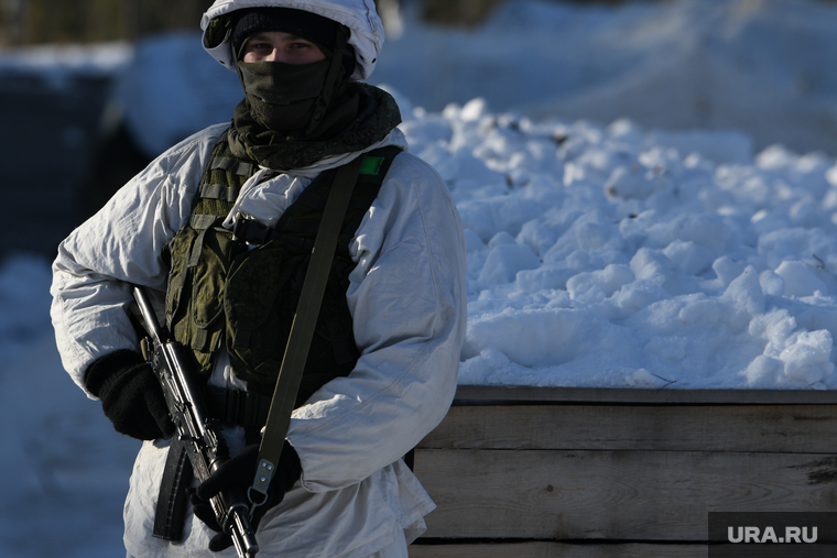 Обучение и досуг военнослужащих на Свердловском полигоне и в 32-м военном городке. Екатеринбург, зима, военные, маскхалат, солдат, зимняя война, сво, война зимой