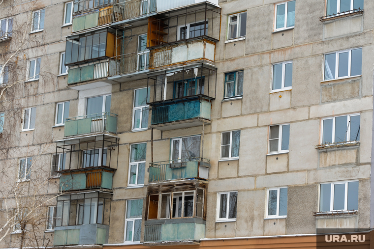 Дом по улице Карла Маркса 164 в Магнитогорске, где год назад произошел взрыв. Магнитогорск. Челябинская область, балконы, карла маркса 164, дом где был взрыв