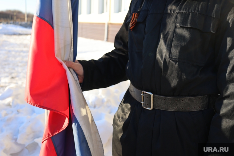 Церемония вручения ордена мужества родным погибшего в ходе СВО солдата Владислава Дятлова. Село Введенское. Курган , флаг, флаг россии, солдат
