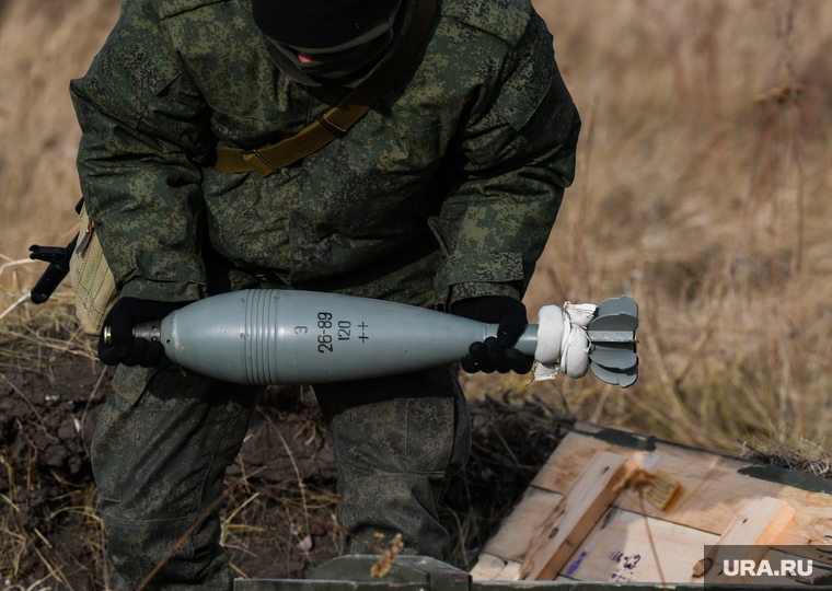 Тренировочные стрельбы мобилизованных с Центрального военного округа на полигоне Еланский. Свердловская область, минометный снаряд, артиллерийская мина