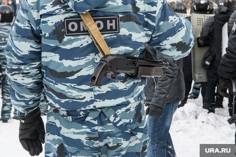Несанкционированный митинг в поддержку оппозиционера. Екатеринбург, силовики, оружие, омон, ружье кс-23