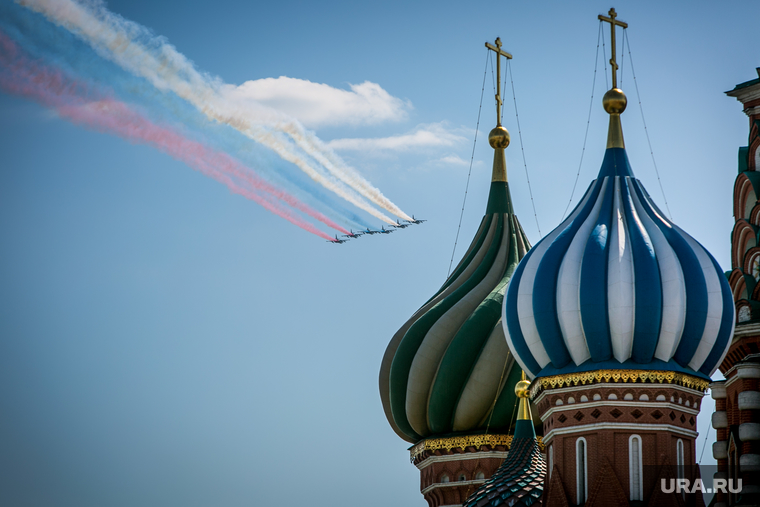 Парад Победы 2016 на Красной площади. Москва, храм василия блаженного, авиашоу, парад победы, триколор, 9 мая