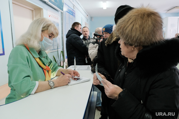 Визит врио губернатора Курганской области Шумкова Вадима в Шадринск, регистратура, поликлиника, пациенты, больница