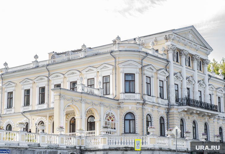 Теплоход "Николай Гоголь" (1959 г.в.) компания "Кама-тревел". Пермь, краеведческий музей, улица монастырская, набережная реки кама, дом машкова