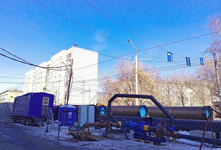 Специалисты подключили к электросетям шесть временных канализационных насосных станций