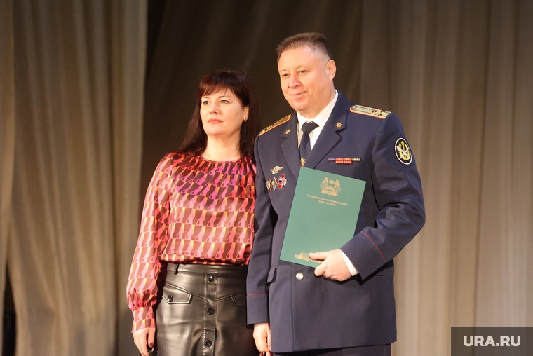Начальник УФСИН Михаил Мачушкин получил благодарность из рук мэра Кургана Елены Ситниковой