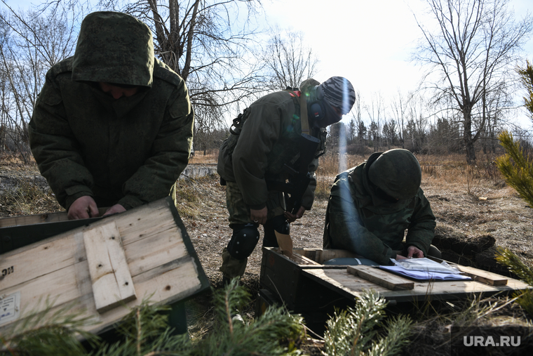 Тренировочные стрельбы мобилизованных с Центрального военного округа на полигоне Еланский. Свердловская область, армия, военные, минометный расчет, солдат, служба в армии