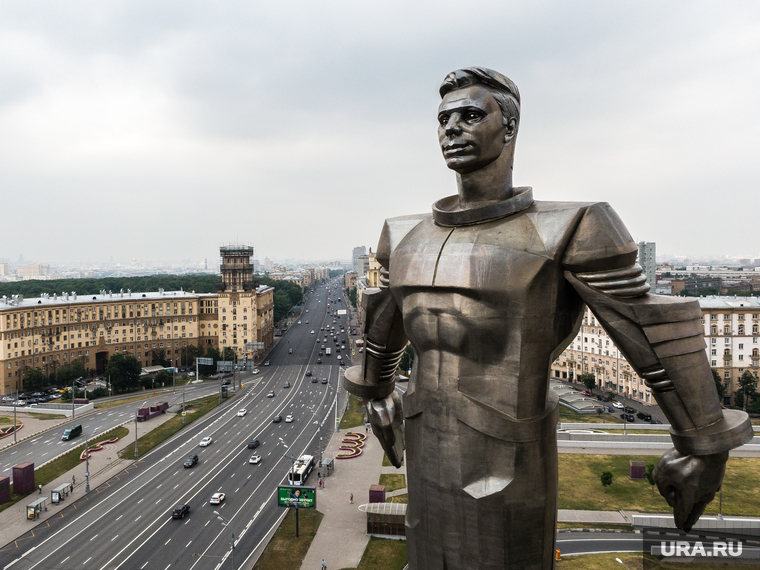 Виды с квадрокоптера. Екатеринбург, город москва, памятник юрию гагарину