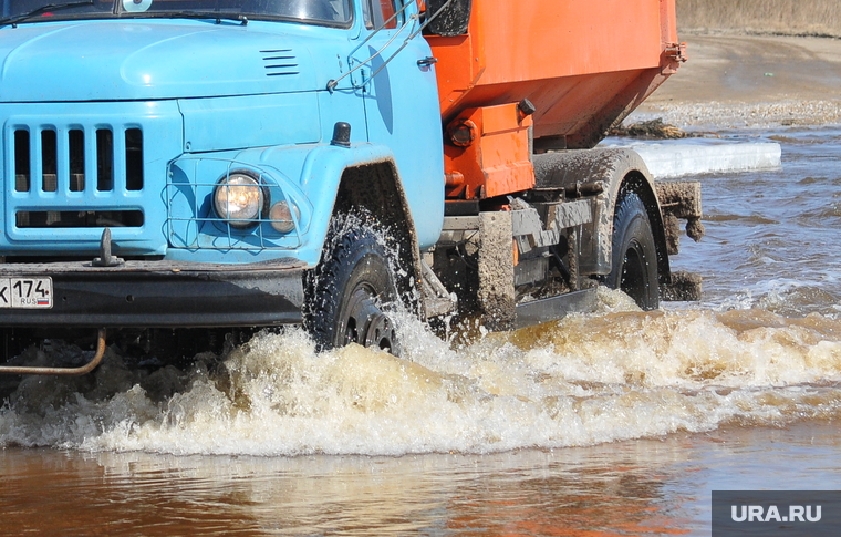 Паводок. Челябинская область, грузовик, паводок, наводнение, потоп