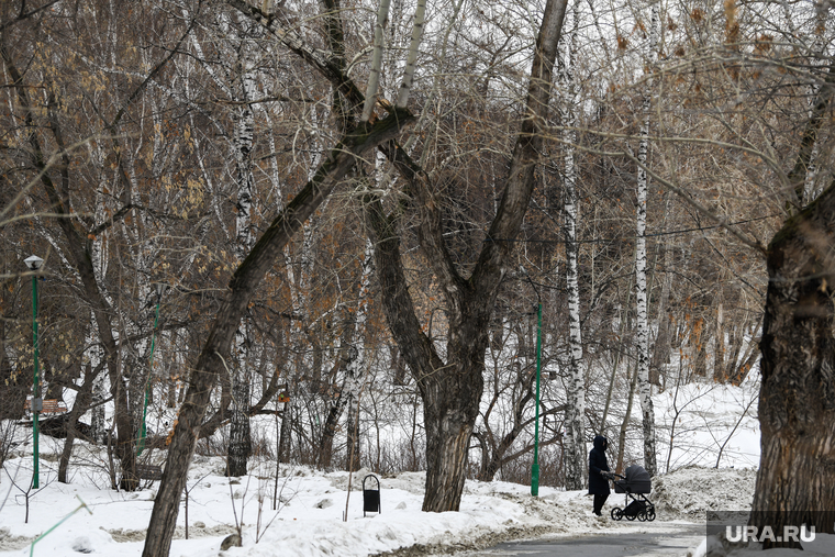 Виды Екатеринбурга, ребенок, весенняя распутица, коляска, парк, оттепель, весна в городе