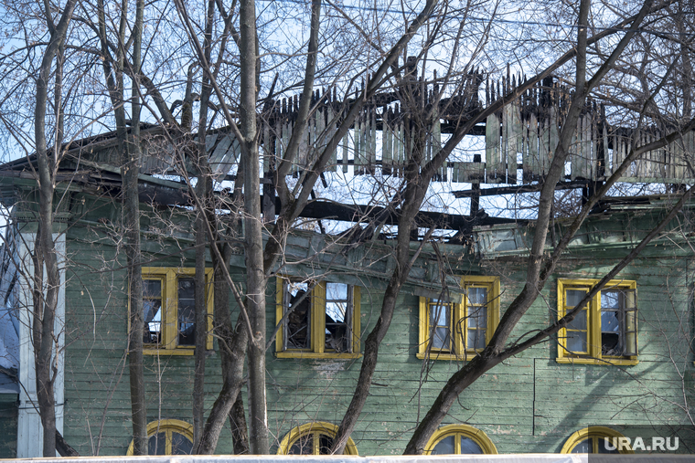 Повседневная жизнь. Пермь, аварийный дом, сгоревший дом, дом под снос, заброшка