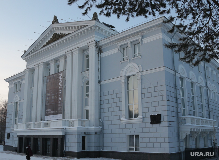 Виды города, основные здания и учреждения, памятники. Пермь, город пермь, пермский оперный театр