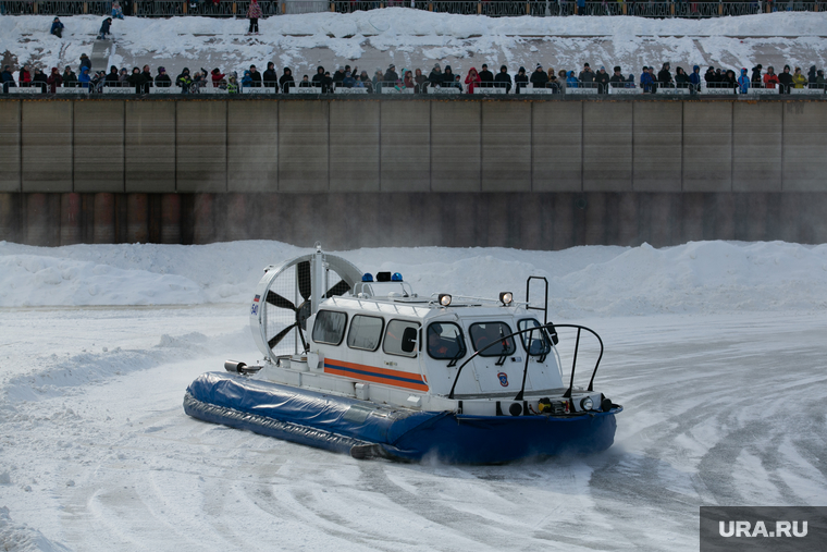 Празднование 23 февраля на реке Тура «Спецоперация лед» и «Битва на Туре». Тюмень
, мчс, гимс, катер на воздушной подушке