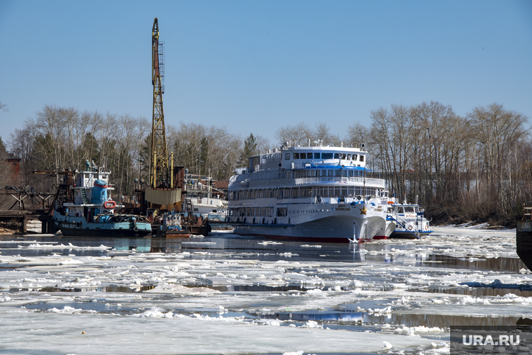 Закамск, микрорайон Водник. Пермь, навигация, корабль, порт, ледоход, река кама, теплоход