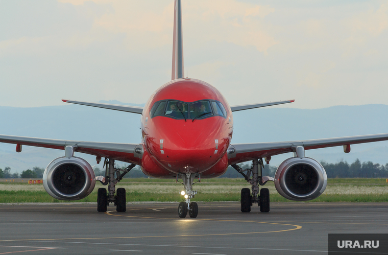 Аэропорт. Магнитогорск, сухой суперджет, red wings