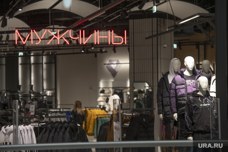 Бутики одежды в торговом центре I MALL. Пермь, магазин мужской одежды
