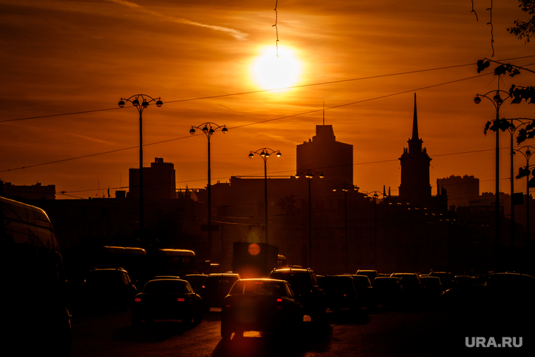 Виды Екатеринбурга, дорожное движение, город екатеринбург, закат, солнце, вечер