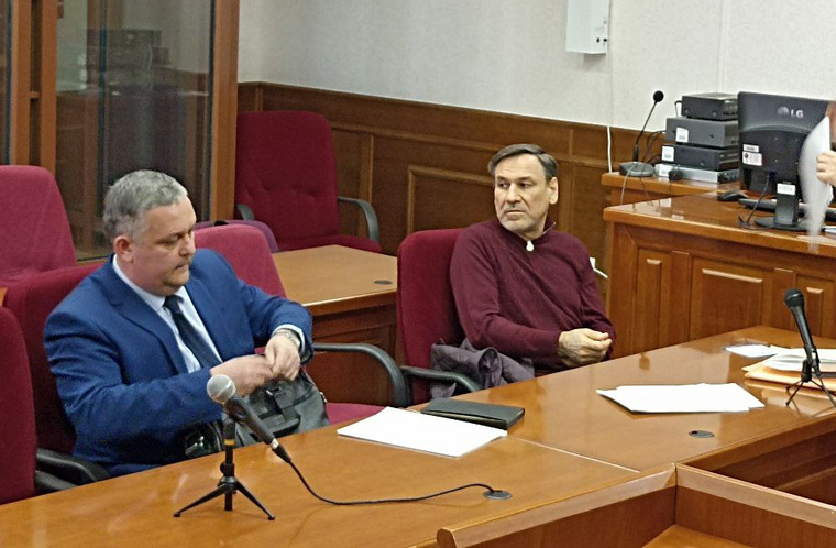 Малик Гайсин (справа) заявляет о своей невиновности