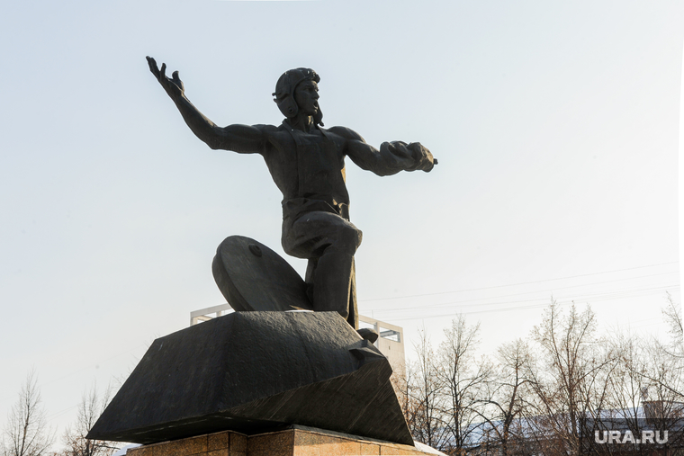 Памятник Добровольцам-танкистам. Челябинск, монумент, памятник танкистам, скульптура танкист