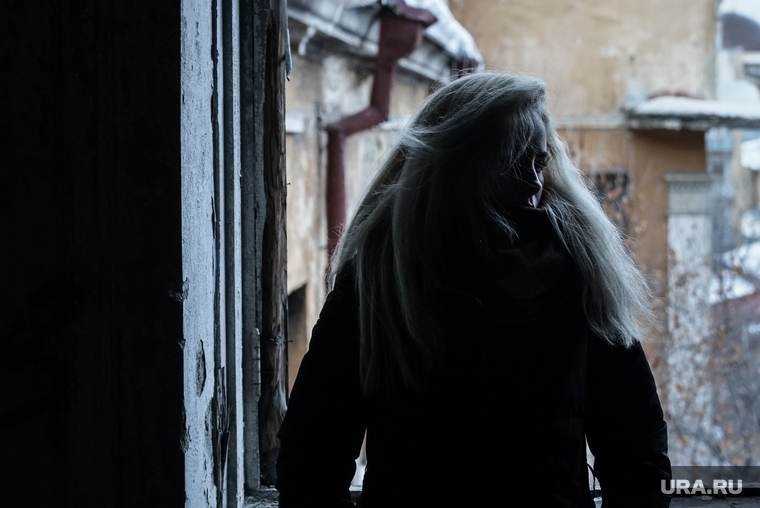 Съёмки второй серии сериала "Ловушка для китов". Екатеринбург, девушка, кризис, грусть, тоска, безысходность, подросток, одиночество, школьницы, тлен, депрессия