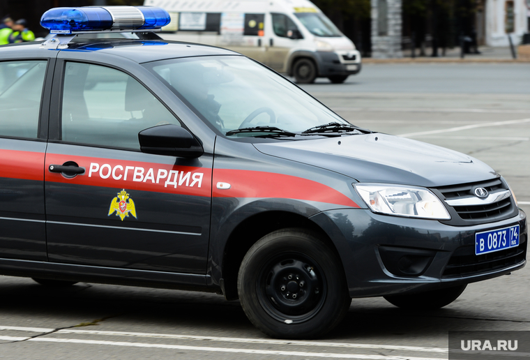 Развод Росгвардии на площади Революции. Челябинск, лада гранта, росгвардия