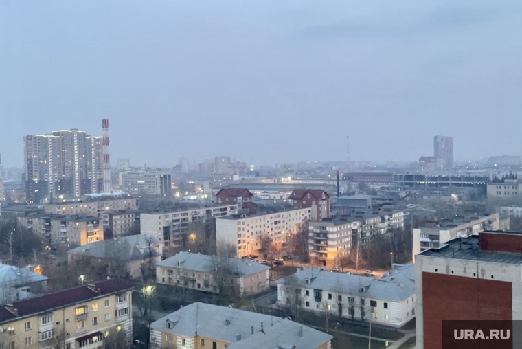 Жалобы о черном дыме и сильном запахе гари поступают со всех районов города