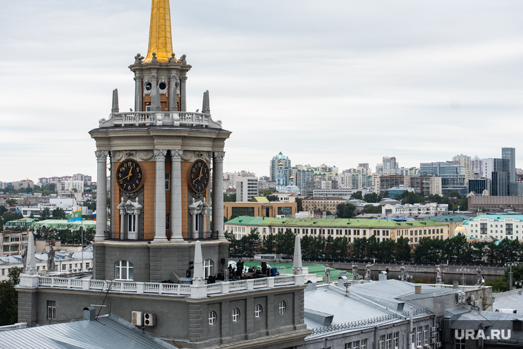 День города в Екатеринбурге. Екатеринбург, часы, здание администрации города, мэрия екатеринбурга