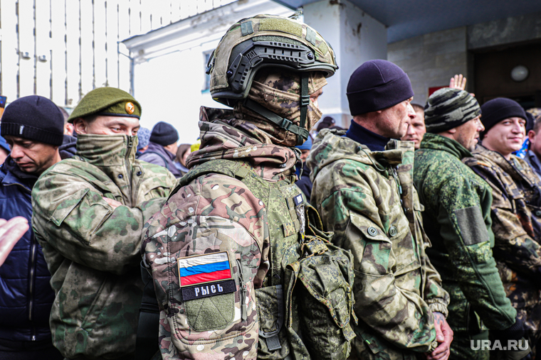 Отправка мобилизованных свердловчан с Верх-Исетского военкомата. Екатеринбург, мобилизация, военный призыв, призыв в армию