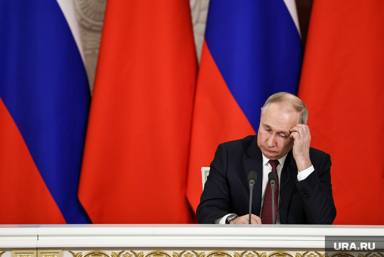 Президент России Владимир Путин и председатель КНР Си Цзинь Пин на встрече во время совместного заявления в Кремле. Москва, путин владимир