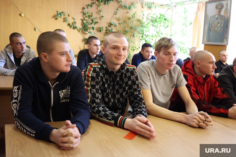 Пункт призыва. Курган, призывники, призыв в армию