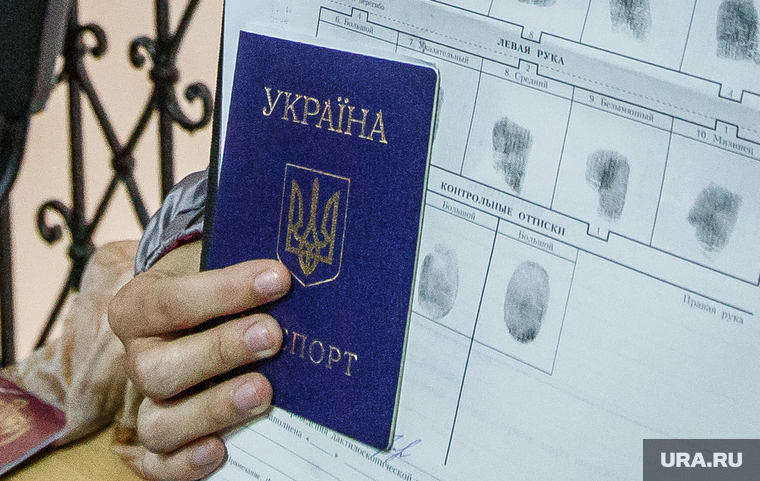 Переселенцы из Украины в УФМС. Екатеринбург, паспорт украины, отпечатки пальцев