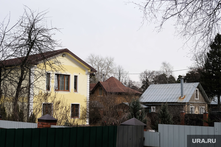 Повседневная жизнь. Весна. Москва, деревня, коттедж, дача, поселок, дом, загородный