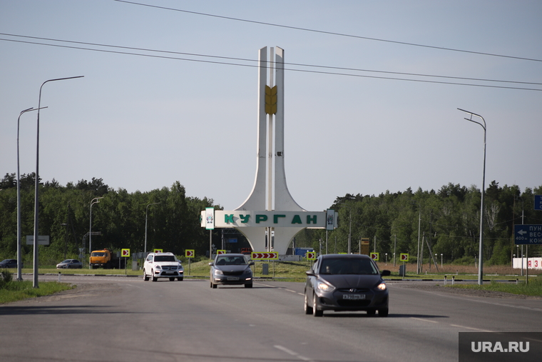 Автобусный вокзал и виды города. Курган, стела, лето, автобус, пассажиры, город курган, стелла, курган