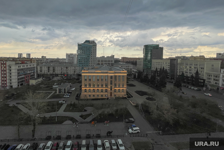Согласно сервису Яндекс.Осадки, над городом появилась огромная дождевая туча