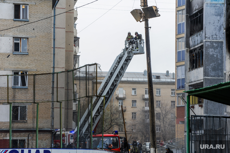 Последствия взрыва кислородной станции в госпитале на базе ГКБ№2. Челябинск, мчс, огонь, выбитые окна, стекла, жилой дом после взрыва