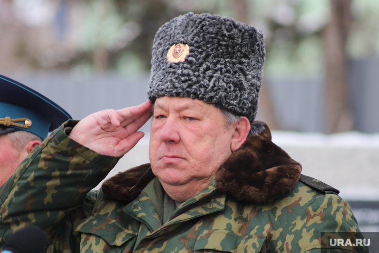 Митинг посвященный 30-летию окончания выполнения боевой задачи советских войск в Афганистане. Курган, усманов владимир, отдать честь