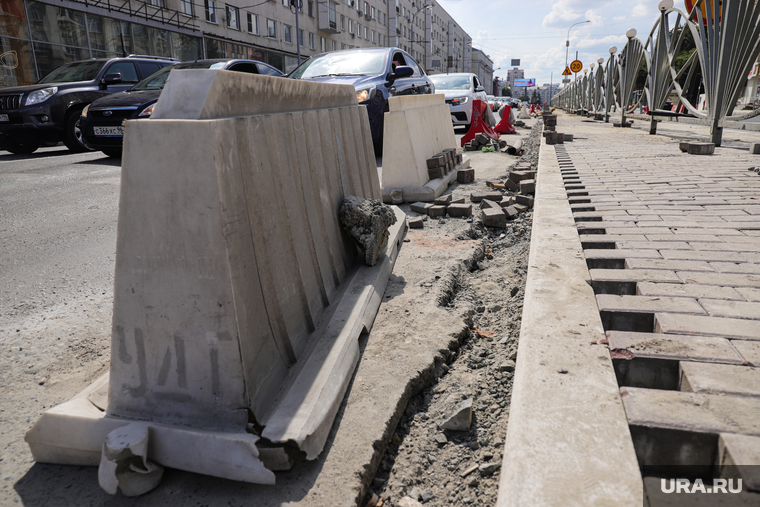 Строительные работы в центре города. Екатеринбург, строительные работы, ремонт дороги