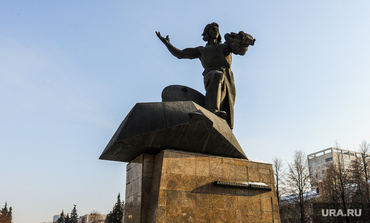 Памятник Добровольцам-танкистам. Челябинск, монумент, памятник танкистам, скульптура танкист