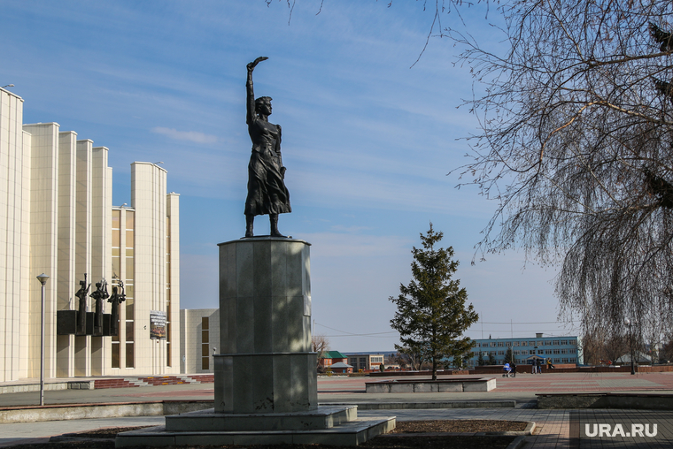 Разное Курган
, филармония, памятник наташе аргентовской, город курган, троицкая площадь
