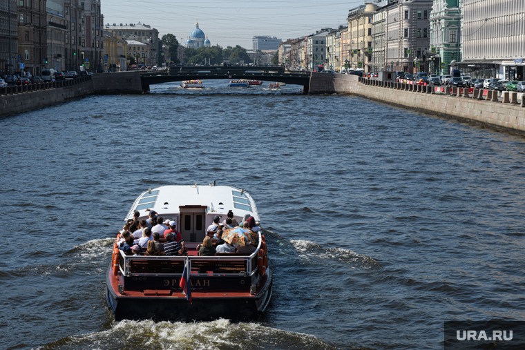 Виды Санкт-Петербурга. Санкт-Петербург, экскурсия, прогулочный катер, река фонтанка, петербург