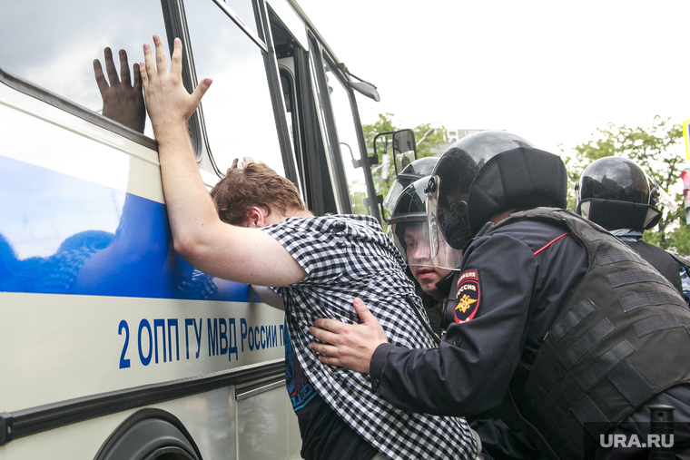 Несанкционированный митинг на Тверской улице. Москва, протестующие, митинг, автозаки, задержание